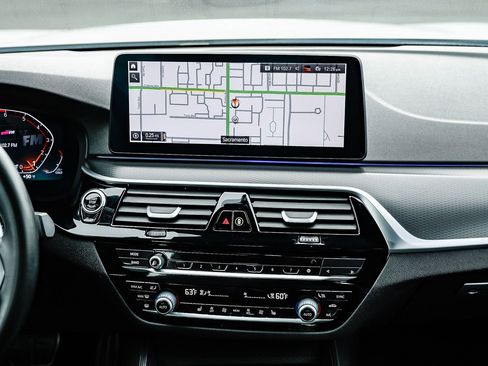 Used 2023 BMW 530i w/ M Sport Package image 11