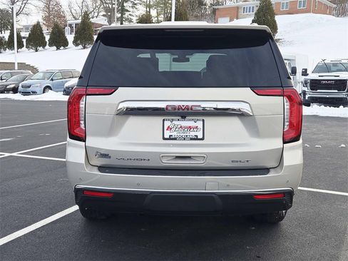 Used 2021 GMC Yukon SLT w/ SLT Luxury Plus Package image 4