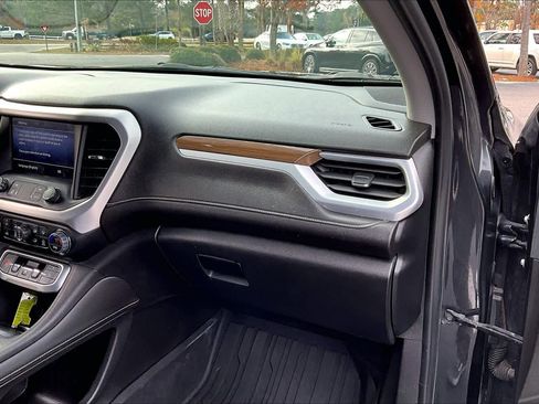 Used 2020 GMC Acadia SLE w/ LPO, Floor Liner Package image 17