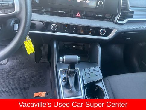 Used 2025 Kia Sportage LX FWD image 17