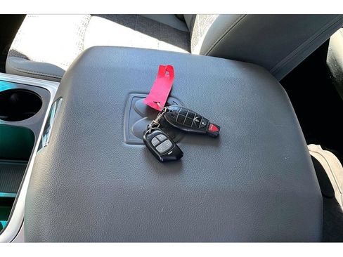 Used 2015 RAM 1500 Classic SLT w/ SLT Plus D←cor Group AWD/4WD image 11