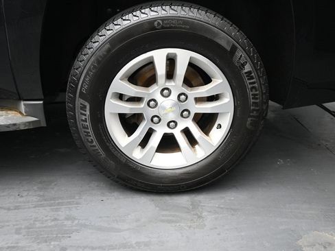 Used 2015 Chevrolet Suburban LT image 11