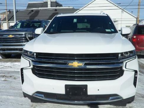 Used 2024 Chevrolet Suburban LT image 2