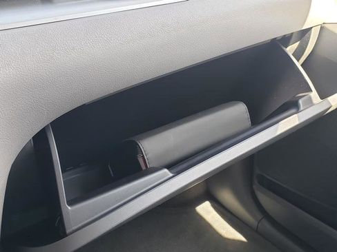 Used 2016 Toyota Sienna LE FWD image 31