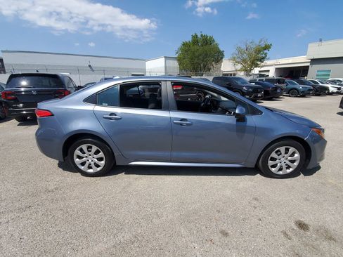 Used 2025 Toyota Corolla LE FWD image 7