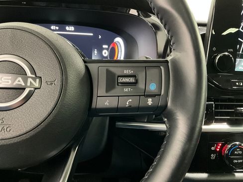 Used 2023 Nissan Pathfinder Platinum image 19