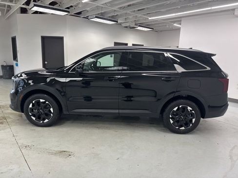 Used 2024 Kia Sorento S image 6