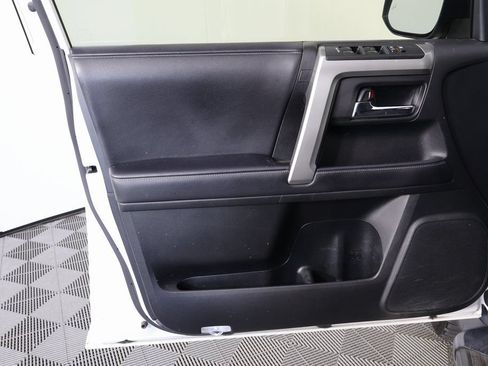 Used 2022 Toyota 4Runner SR5 Premium w/ Moonroof Package AWD/4WD image 12
