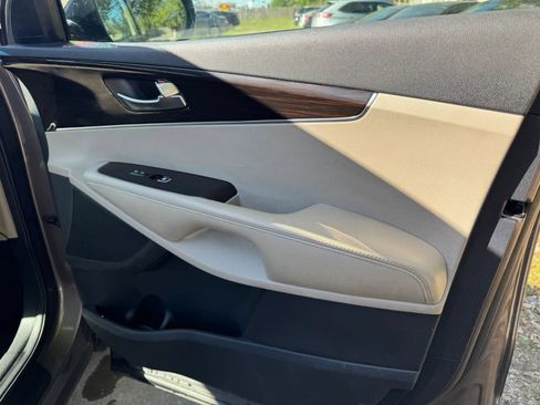 Used 2019 Kia Sorento FWD image 24