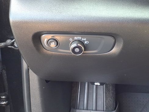 Used 2023 Chevrolet Traverse LT FWD image 21