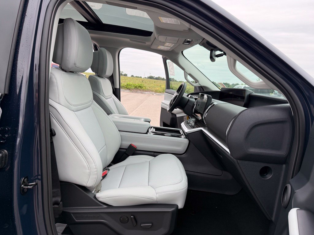 Used 2027 Ford Expedition Platinum RWD image 17