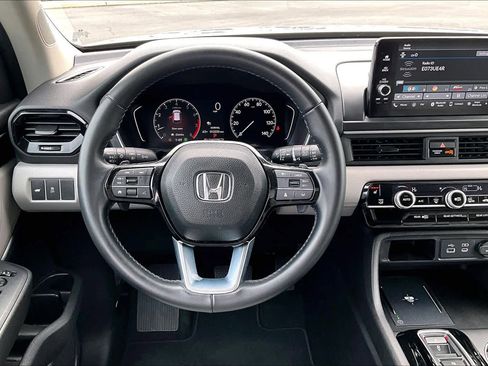 Used 2025 Honda Pilot EX-L image 5