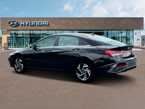 New 2025 Hyundai Elantra Limited w/ Cargo Package FWD image 4