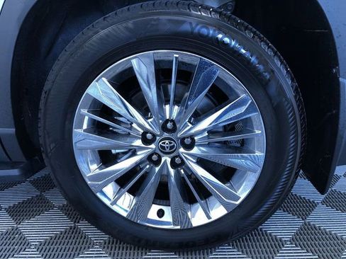 Certified 2024 Toyota Grand Highlander Platinum image 18