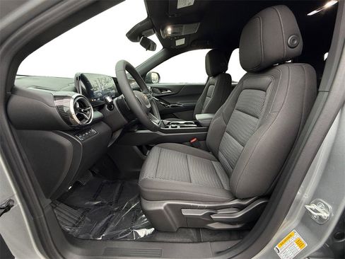 Used 2026 Chevrolet Equinox LT image 9