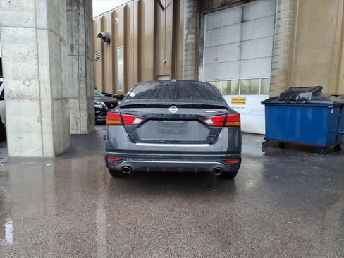 Used 2022 Nissan Altima 2.5 SR w/ Midnight Edition Package image 6