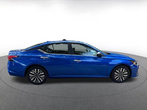 Used 2025 Nissan Altima 2.5 SV FWD image 8