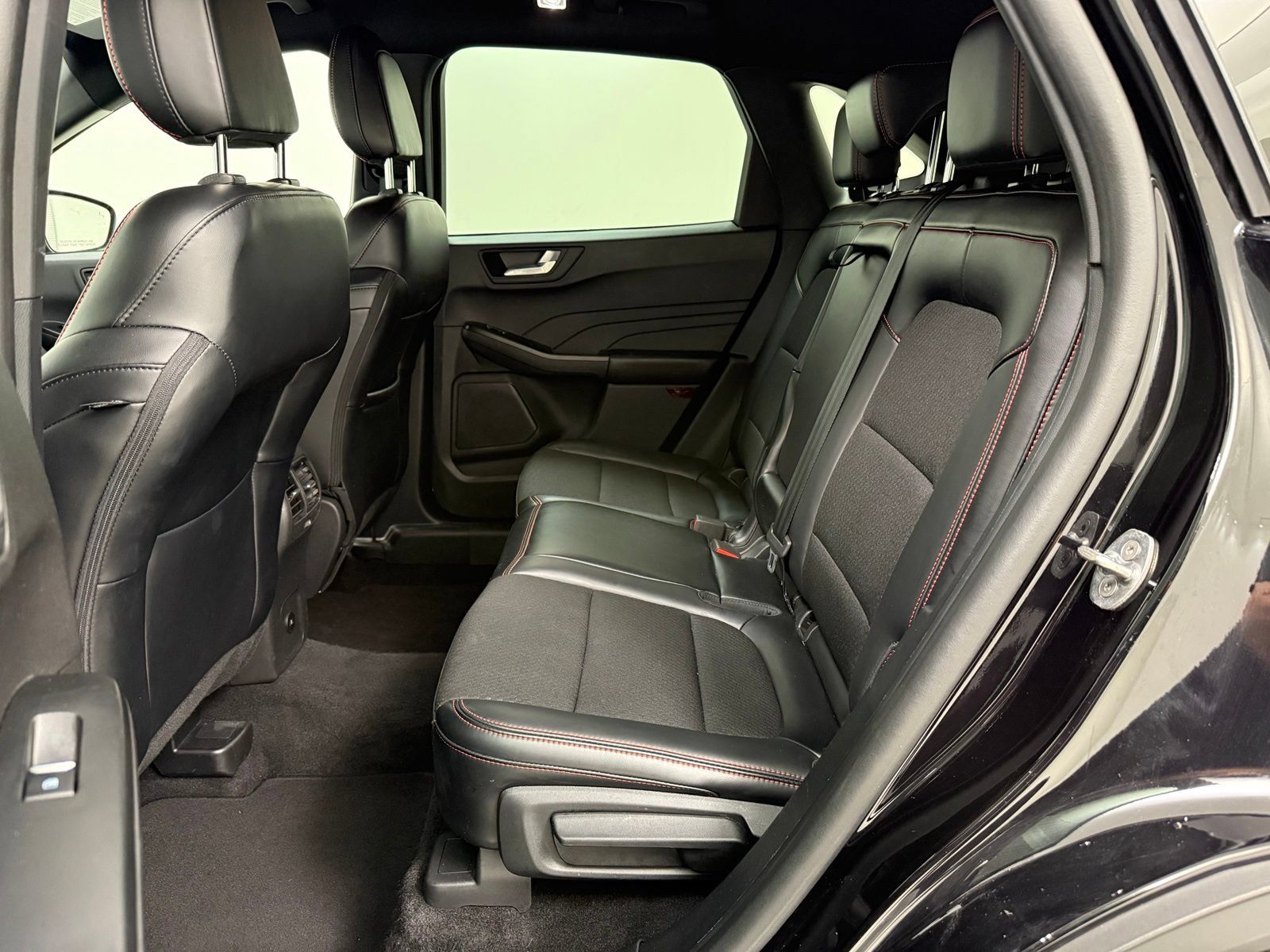 Used 2025 Ford Escape ST-Line AWD/4WD image 20