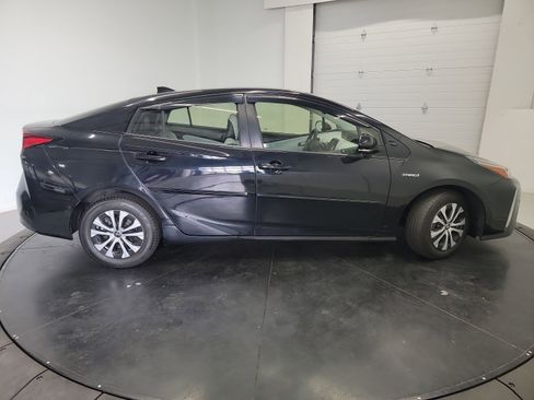 Used 2019 Toyota Prius XLE AWD/4WD image 11