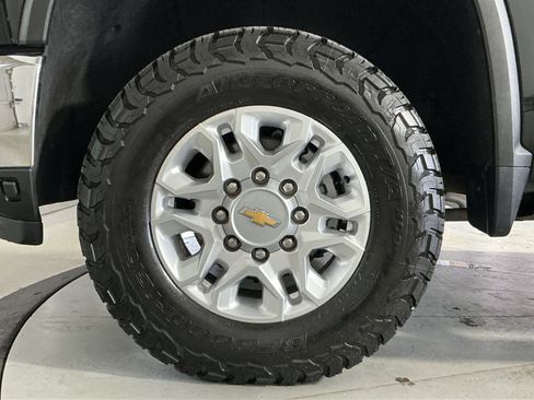 Used 2024 Chevrolet Silverado 2500 LTZ w/ LTZ Convenience Package AWD/4WD image 13