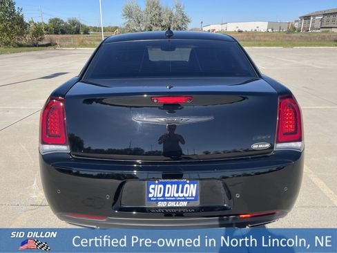 Used 2023 Chrysler 300 Touring w/ Safetytec Plus Group image 5
