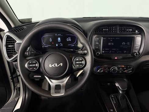 Used 2025 Kia Soul FWD image 16