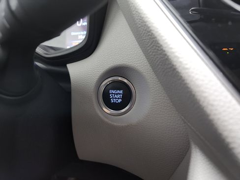 Used 2022 Toyota Corolla Cross LE FWD image 6