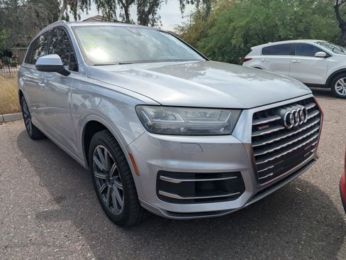 Used 2017 Audi Q7 3.0T Prestige image 2