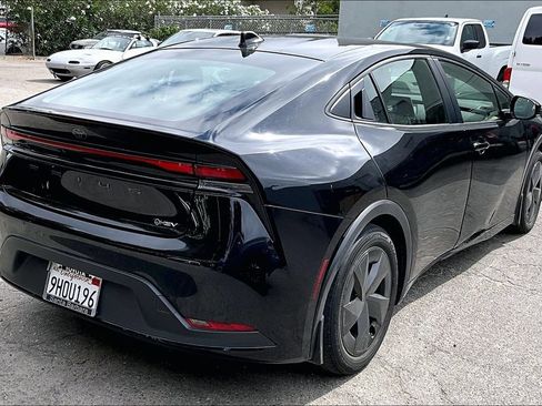 Used 2023 Toyota Prius LE FWD image 4