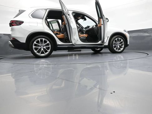 Used 2024 BMW X5 xDrive40i w/ Premium Package AWD/4WD image 51