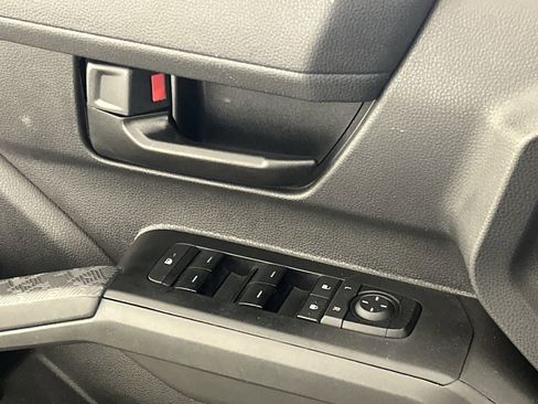 Used 2025 Toyota Tacoma SR5 image 18