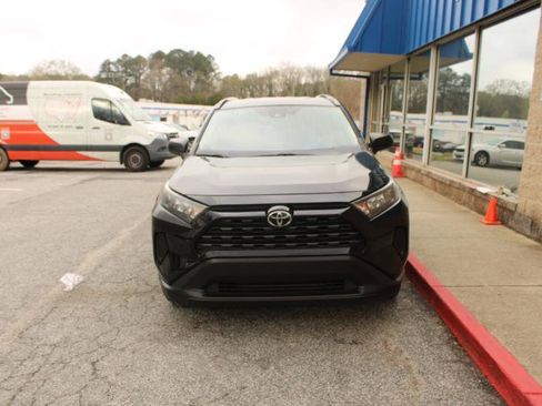 Used 2019 Toyota RAV4 LE image 2