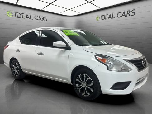 Used 2017 Nissan Versa SV FWD image 3