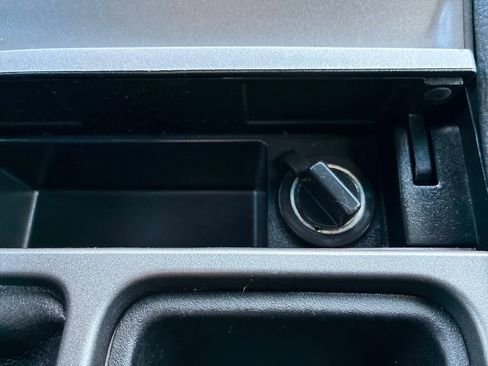 Used 2018 Ford Taurus SEL image 29