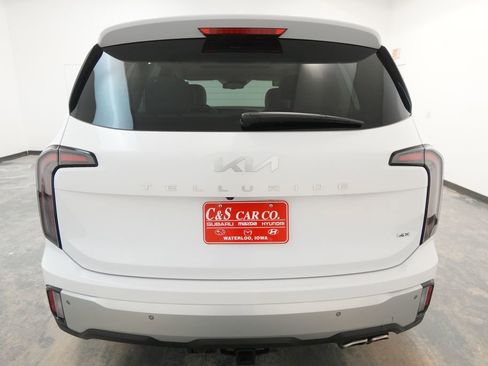 Used 2024 Kia Telluride EX w/ EX Captain's Chair Package image 8