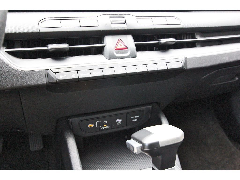 Used 2025 Kia K4 FWD image 28