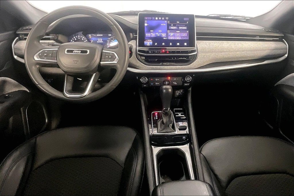 Used 2024 Jeep Compass Latitude AWD/4WD image 17