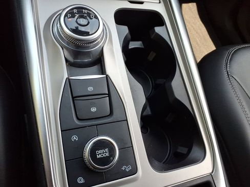 Used 2024 Ford Explorer XLT w/ Equipment Group 202A AWD/4WD image 23
