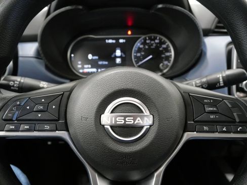 Used 2025 Nissan Versa SV FWD image 14