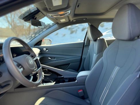 Used 2025 Hyundai Elantra SEL image 13