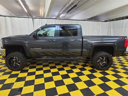 Used 2018 Chevrolet Silverado 1500 LT w/ LT Eassist Package image 6