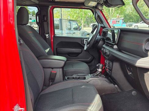 Used 2025 Jeep Wrangler Unlimited Rubicon AWD/4WD image 11