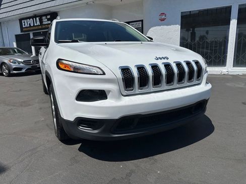 Used 2015 Jeep Cherokee Sport image 11