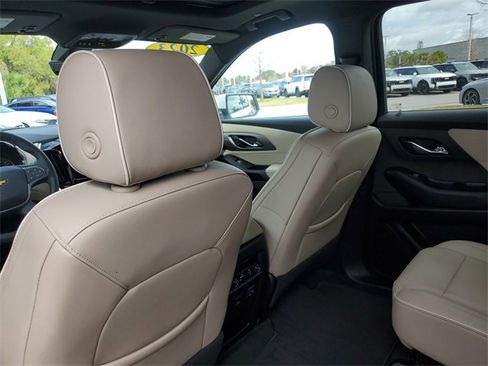 Used 2023 Chevrolet Traverse Premier image 12