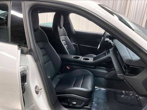 Used 2022 Porsche Taycan image 30