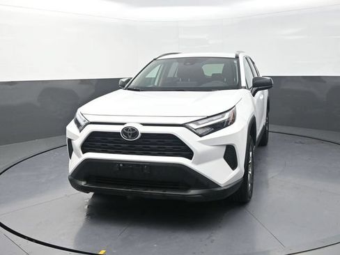 Used 2025 Toyota RAV4 LE AWD/4WD image 2