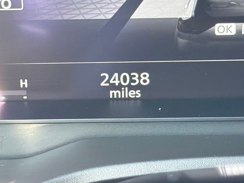 Used 2025 Nissan Rogue SL w/ SL Premium Package image 19