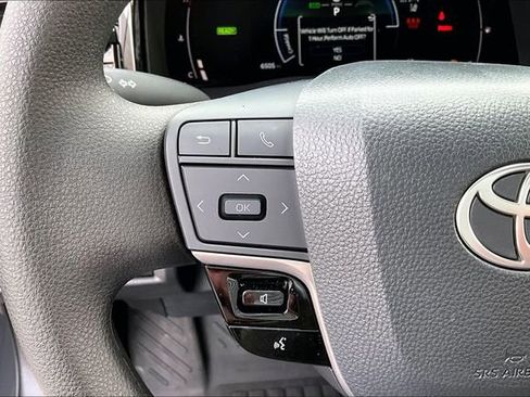 Used 2025 Toyota Camry LE image 10