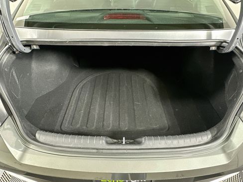 Used 2025 Hyundai Elantra Limited FWD image 29