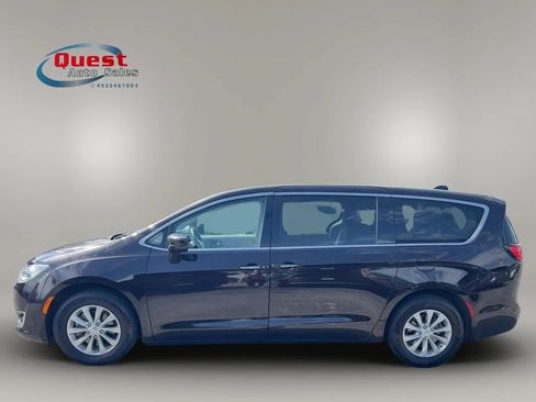 Used 2019 Chrysler Pacifica Touring Plus FWD image 5